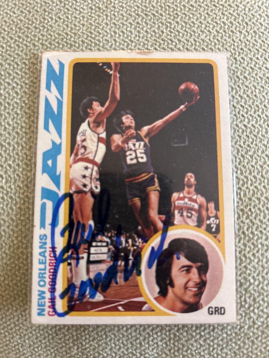Gail Goodrich Utah Jazz Autographed 1976 Topps New Orleans Jazz Basketball Card - Vintage NBA Collectible Hand Signed Auto