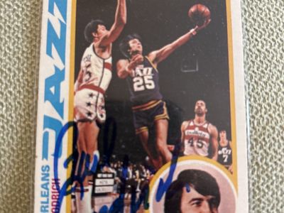Gail Goodrich Utah Jazz Autographed 1976 Topps New Orleans Jazz Basketball Card - Vintage NBA Collectible Hand Signed Auto