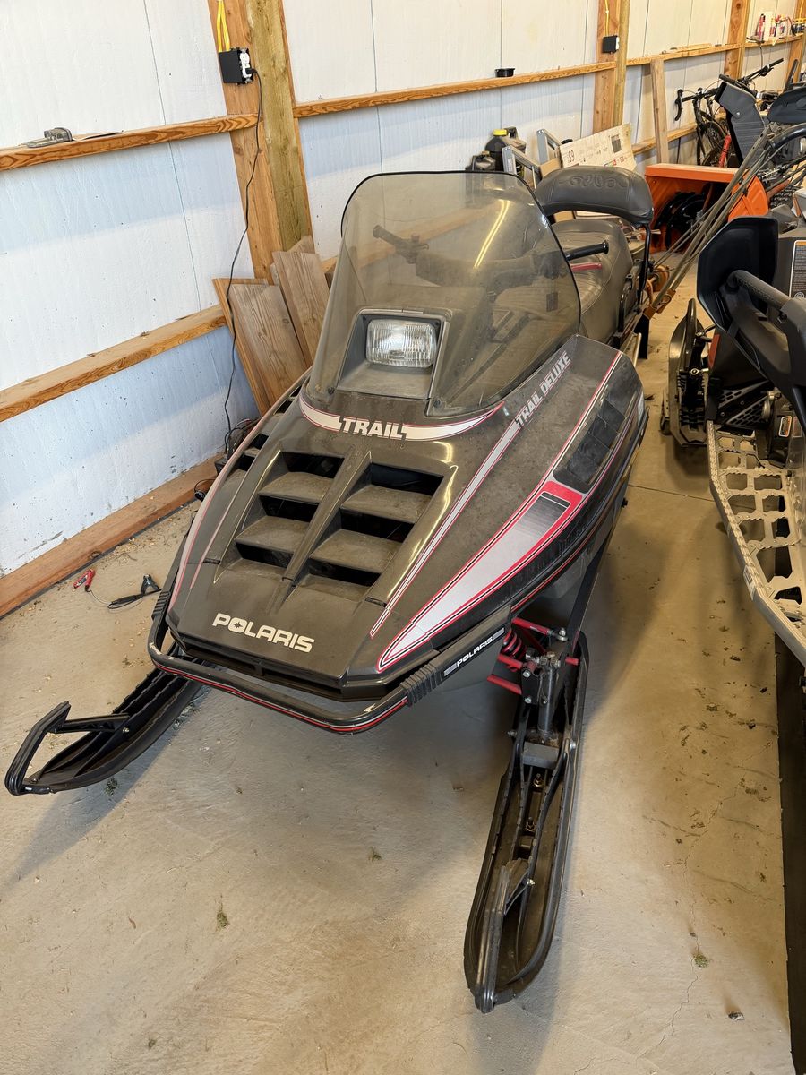 Vintage Polaris Indy Trail Deluxe Snowmobile 1992