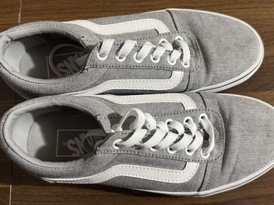Women’s US 7.5 Old Skool Vans