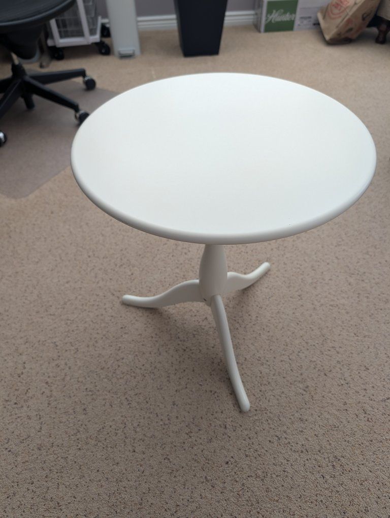 White Round Accent Table - 20" Diameter Side Table with Pedestal Base, Versatile Home Decor