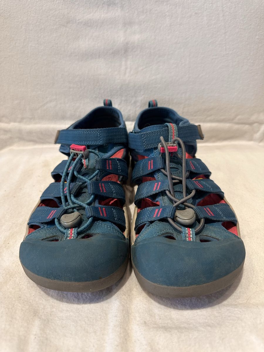 Keen women’s size 7 lightly used teal/hot pink, trim, waterproof, hiking sandals