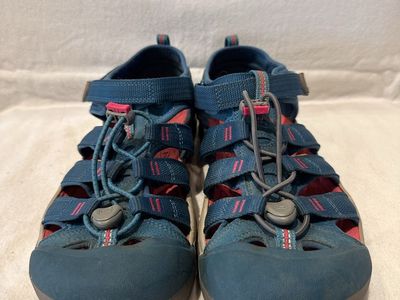 Keen women’s size 7 lightly used teal/hot pink, trim, waterproof, hiking sandals