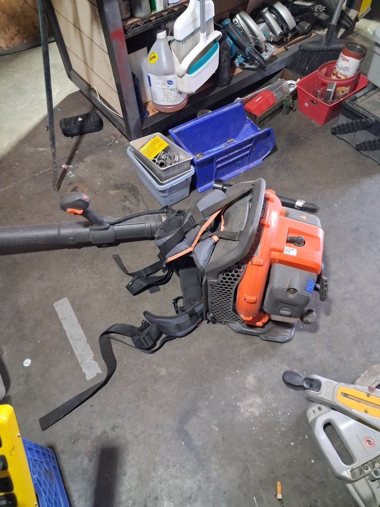 Husqvarna 350BT 50.2cc 180 MPH Gas Backpack Leaf Blower