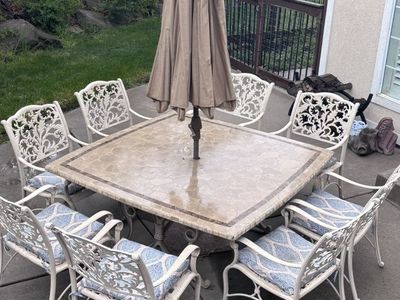 Outdoor Dining Table & Chairs