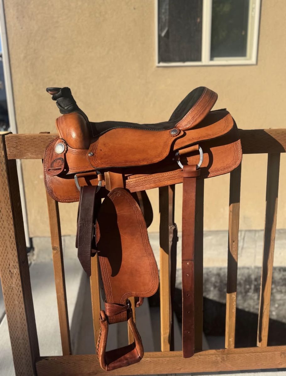 Western Saddle 17 in