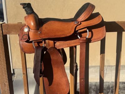 Western Saddle 17 in
