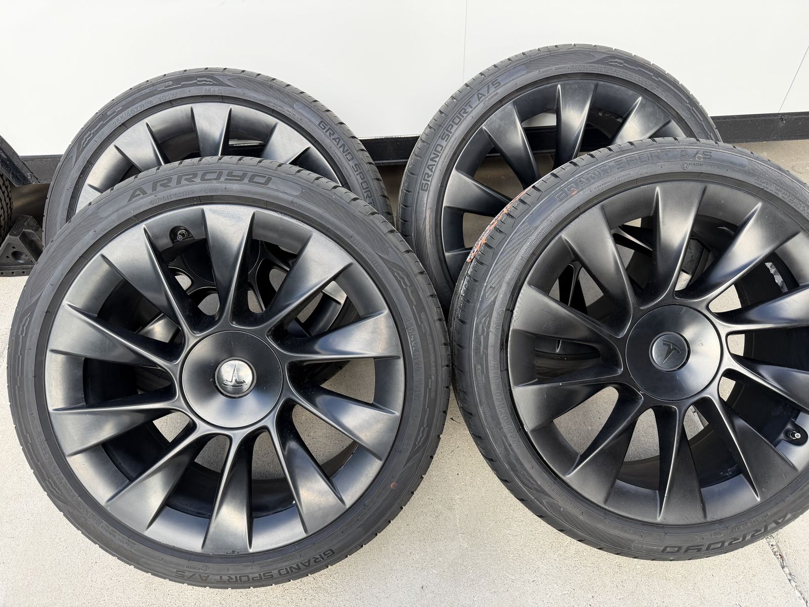 Tesla Model Y 20" black induction wheels w/ new tires 255/40r20 rims 255/40/20