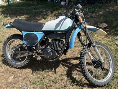 Vintage 1976 Yamaha dirt bike
