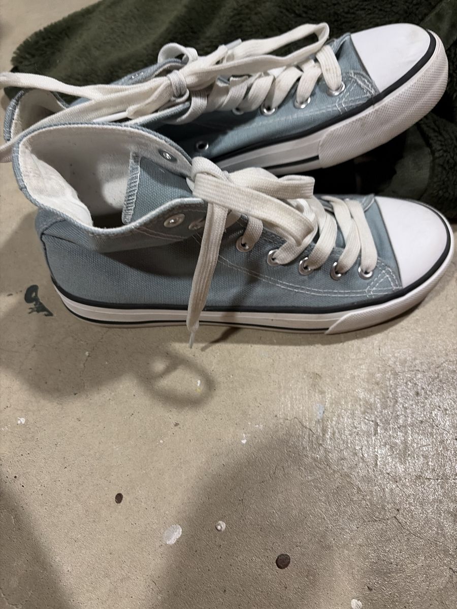 Light Blue High-Top Canvas Sneakers - Unisex Size 6 - Excellent Condition