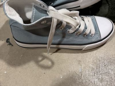 Light Blue High-Top Canvas Sneakers - Unisex Size 6 - Excellent Condition