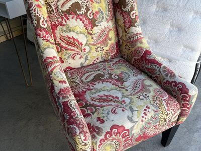 Floral Accent Chair – Colorful Upholstered Armchair