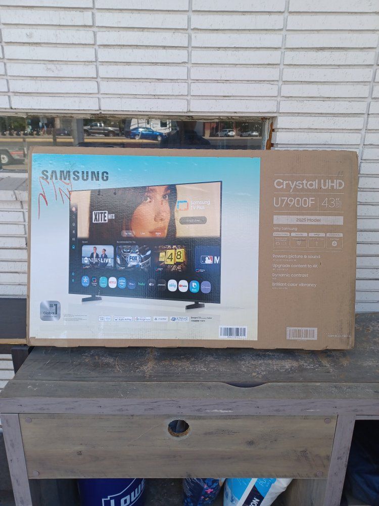 Samsung Crystal UHD U7900F 43" Smart TV 2025 Model - New in Box