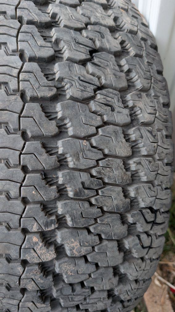 LT- 265/70R17