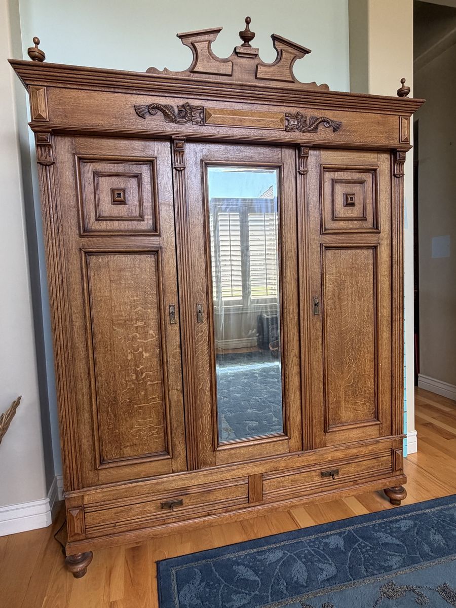 Antique French Oak Schrunk, circa 1880-1900
