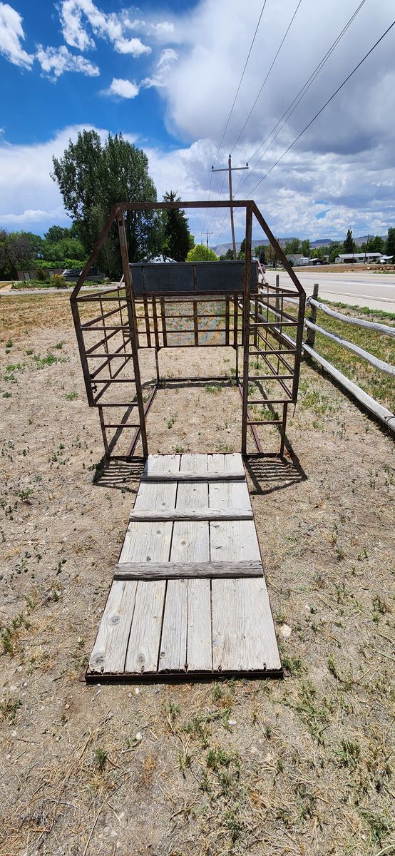 Truck Bed Livestock Carrier