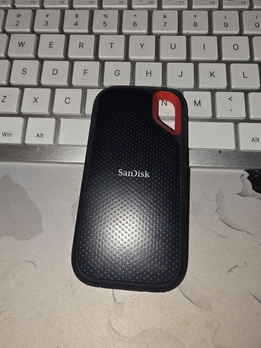 1tb Scandisk Extreme portable SSD. Model: SDSSDE61-T100