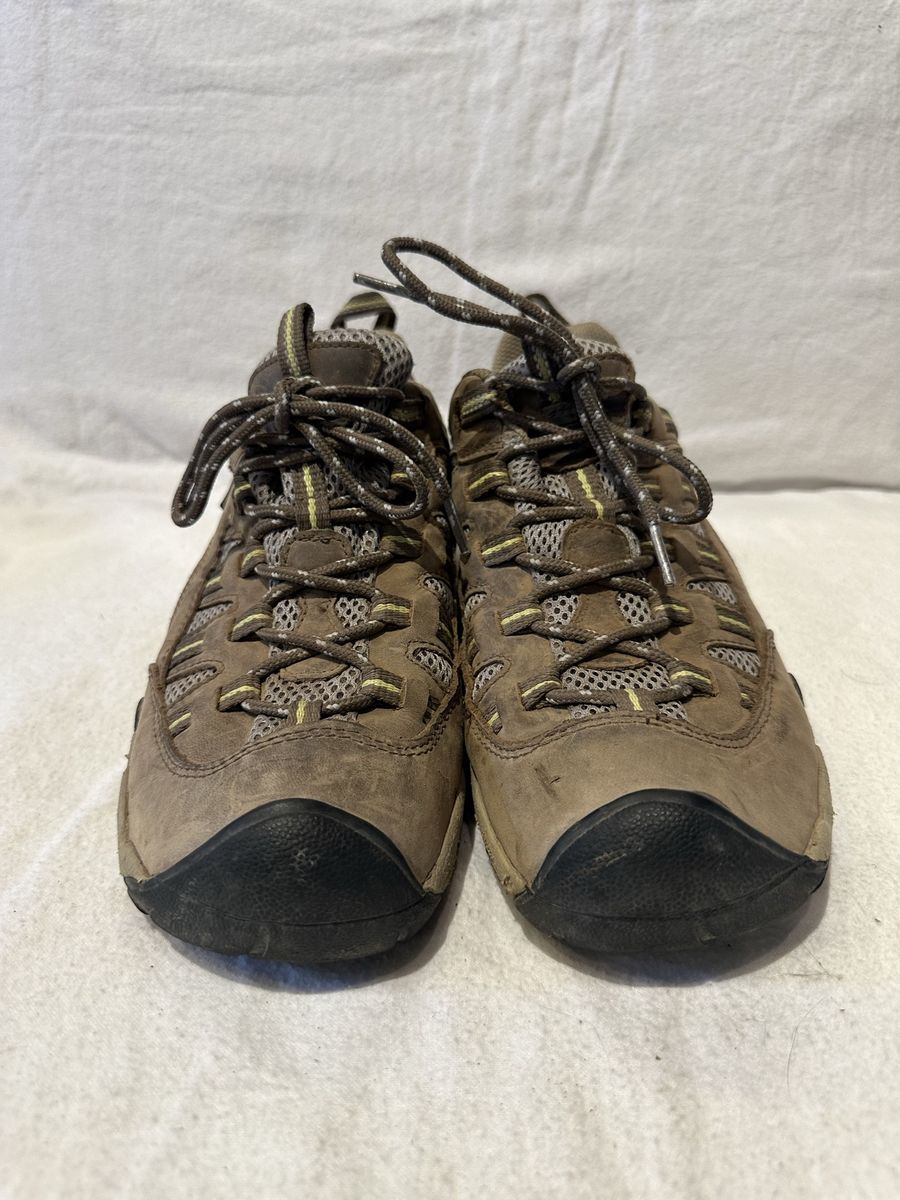 Keen women’s size 10 waterproof, hiking shoes