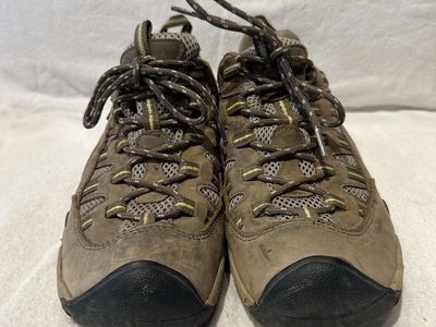 Keen women’s size 10 waterproof, hiking shoes