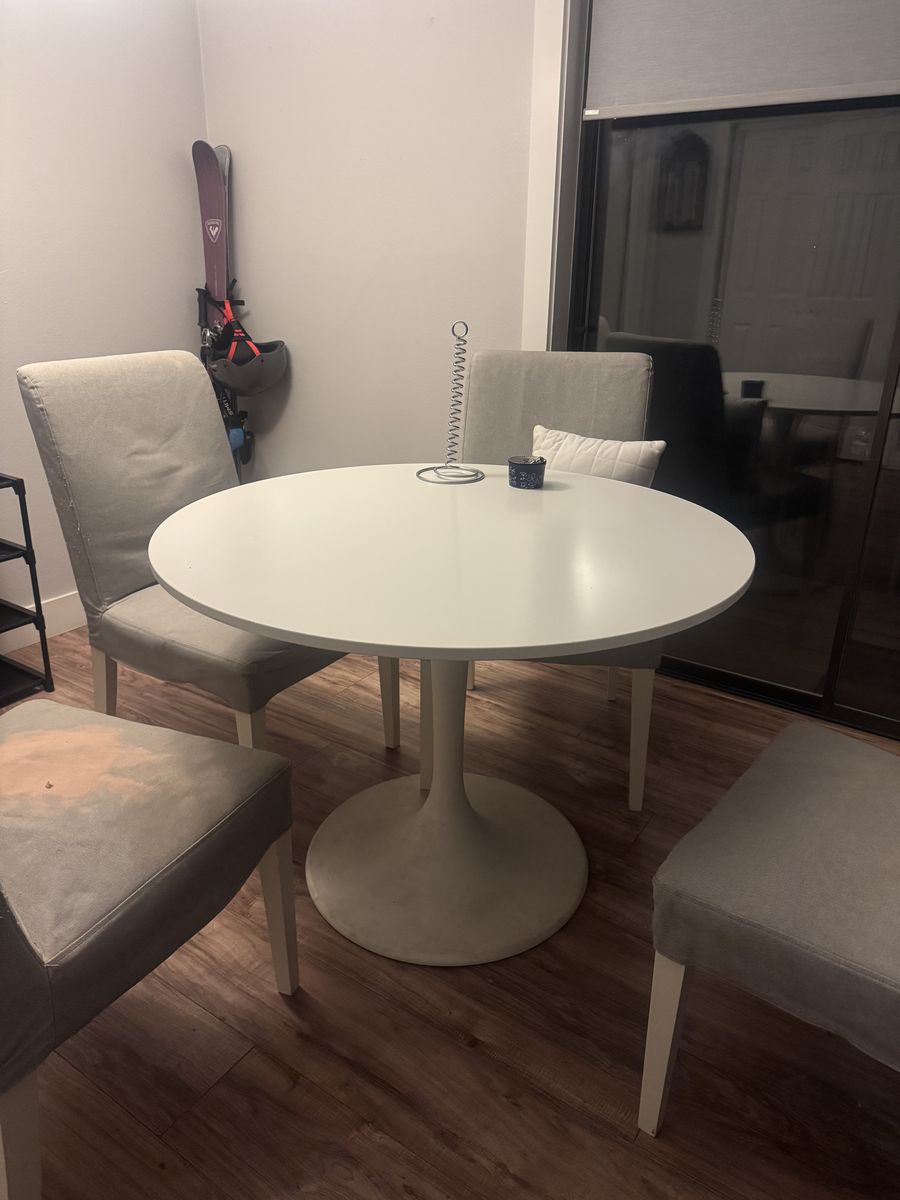 Dining table & chairs