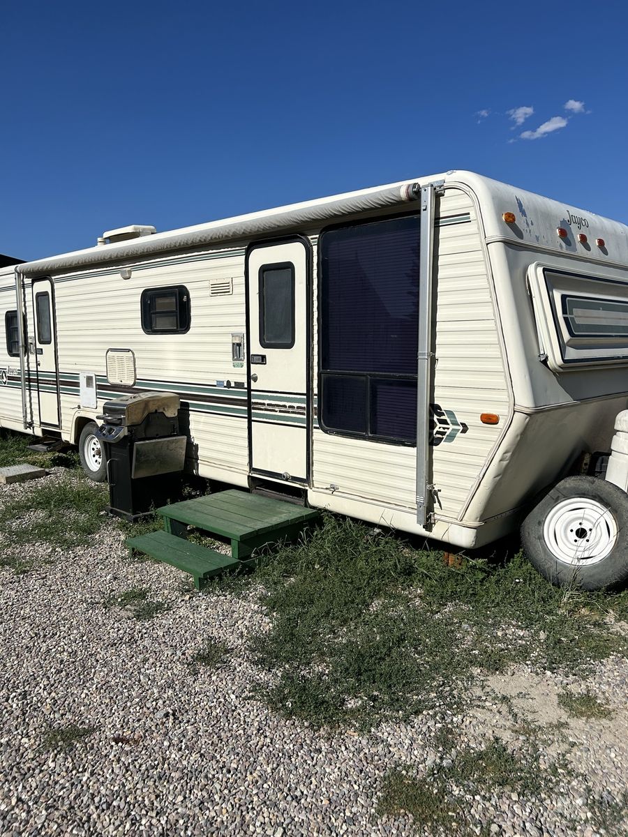 1986  29’Jayco Swan Travel Trailer