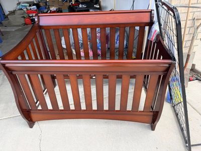 Baby crib — $40