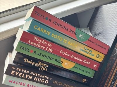 Taylor Jenkins Reid Set