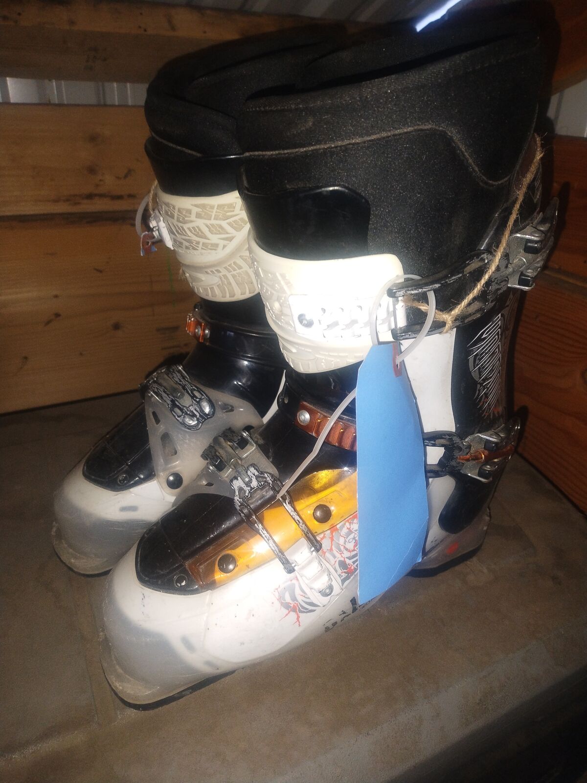 Voodoo ski boots size 27.5