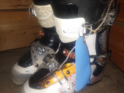 Voodoo ski boots size 27.5