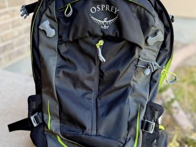 Osprey Stratos 24 Hiking Backpack w/ Rain Cover - Like New