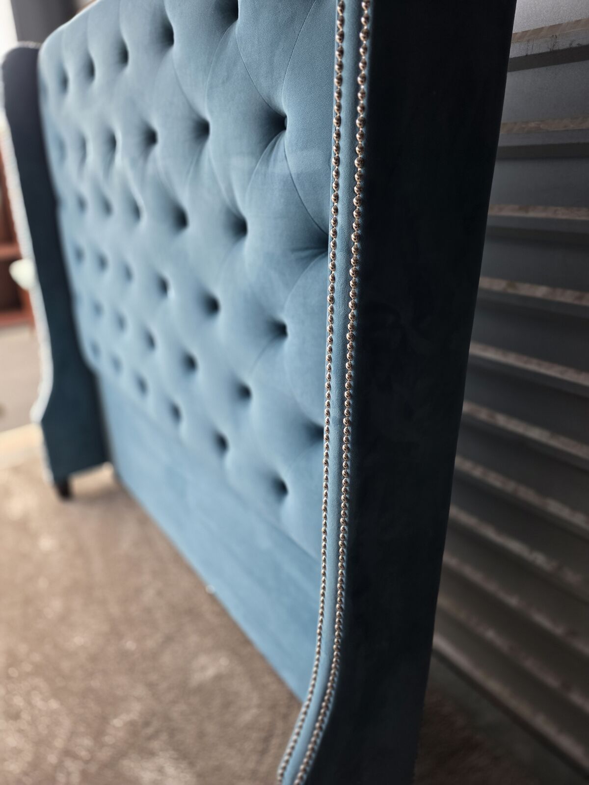 Beautiful Elegant Velvet Wingback Headboard – Diamond Tufting, Nailhead Trim (Queen) Excellent - Like New!