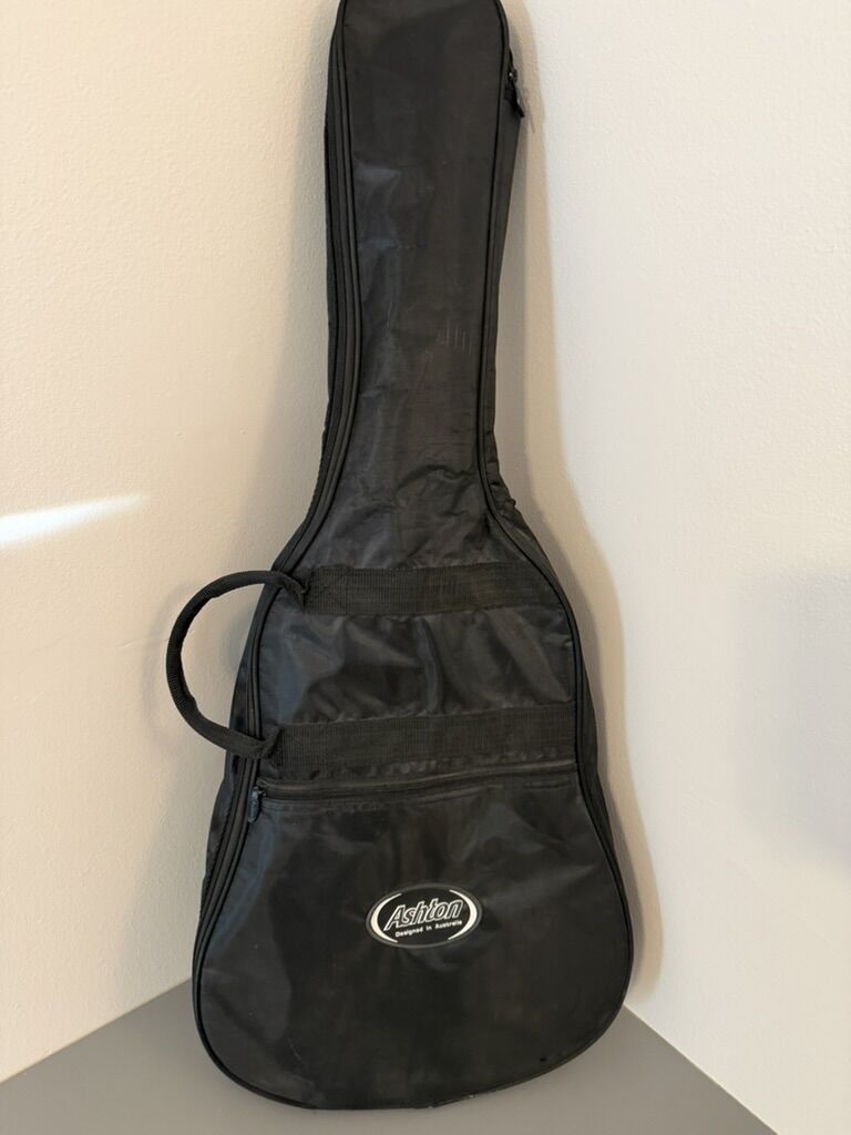 Martinez MZ-BT1S-NST compact Babe Traveller acoustic guitar