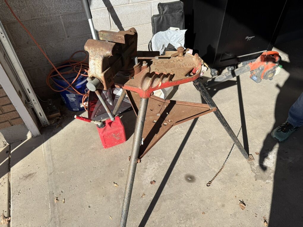 Toledo Pipe Vise Tripod Portable