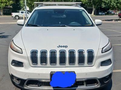 White Jeep Grand Cherokee