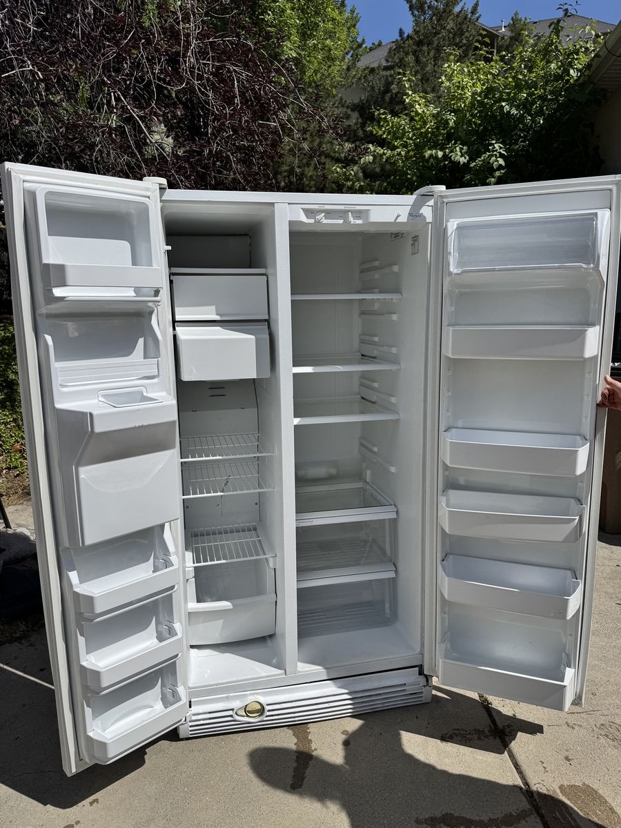 Whirlpool ED5HHGXTO00 Side-by-Side Refrigerator - White