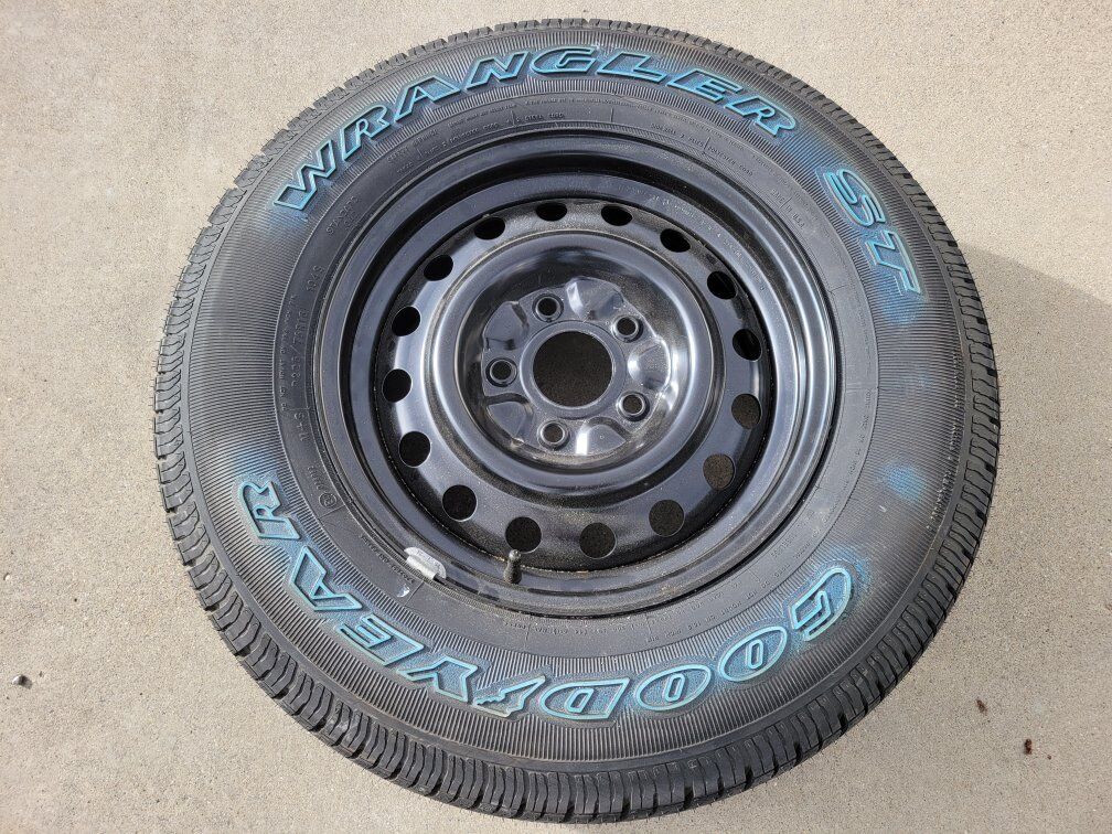 Spare tire for a Jeep Grand Cherokee (1999-2004)