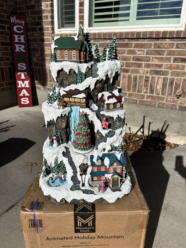 Animated Holiday Mountain