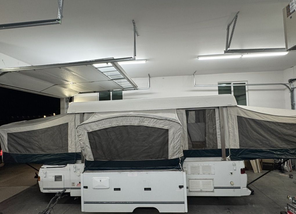 Mint Coleman Niagara Grand Tour Slide Out