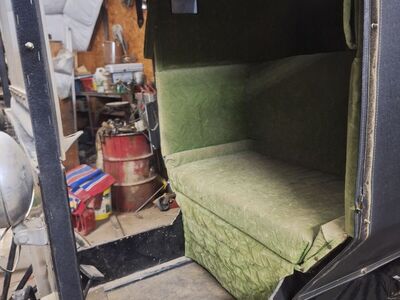 Horse carriage has brakes has tungue and shafts