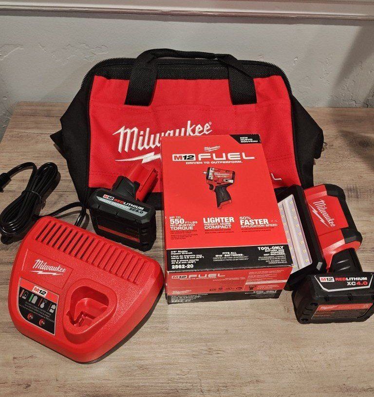 Milwaukee M12 Kit - 3/8 stubby impact and Rover Service Light with batteries