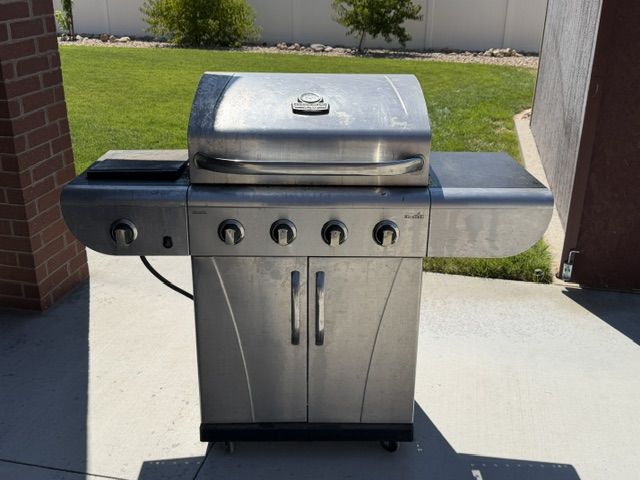 Commercial Series Charbroil Propane Grill with Side Burner