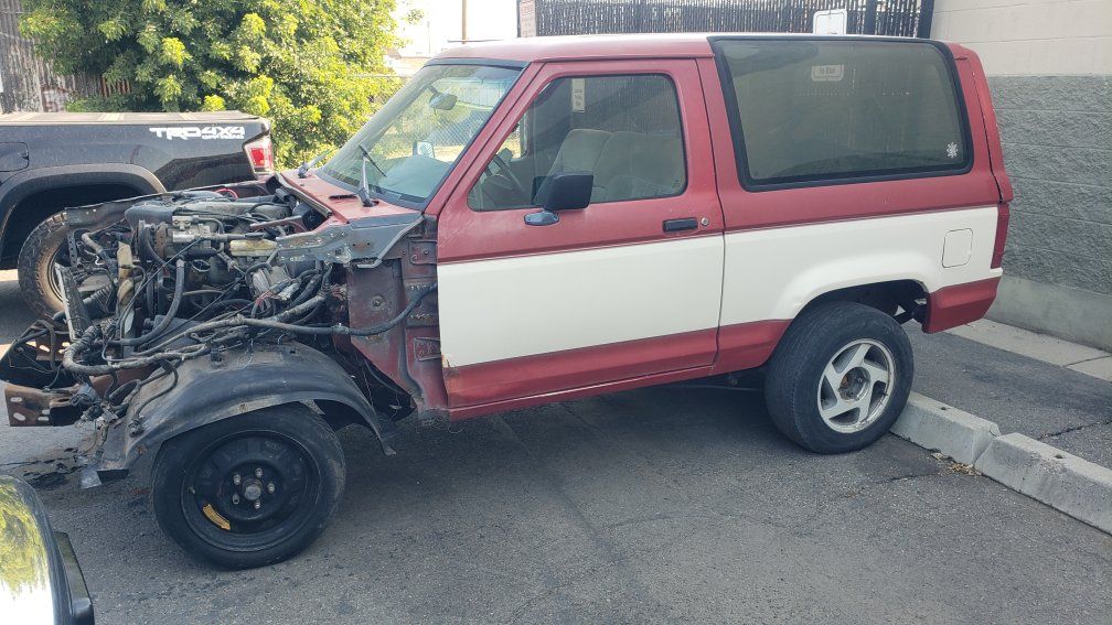1989 Ford Bronco 2