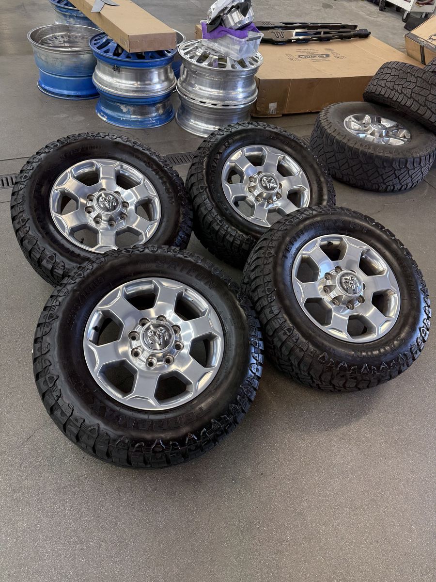 NEW 2022 Ram 3500 Laramie OEM 18in/ 275/70/18