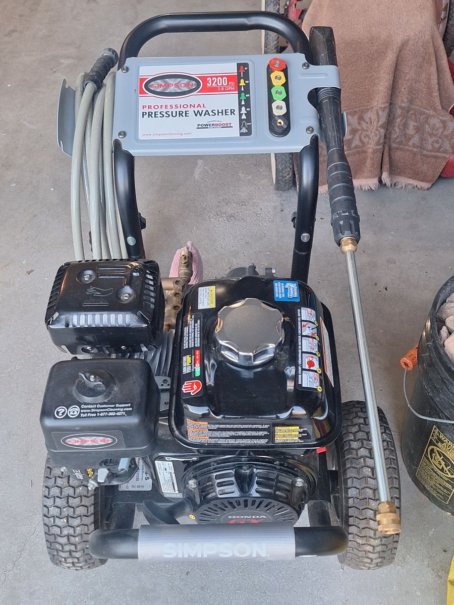 Simpson PS3228   3200 PSI / 2.8 GPM Gas Pressure Washer. Honda Engine