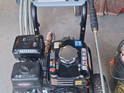 Simpson PS3228 3200 PSI / 2.8 GPM Gas Pressure Washer. Honda Engine