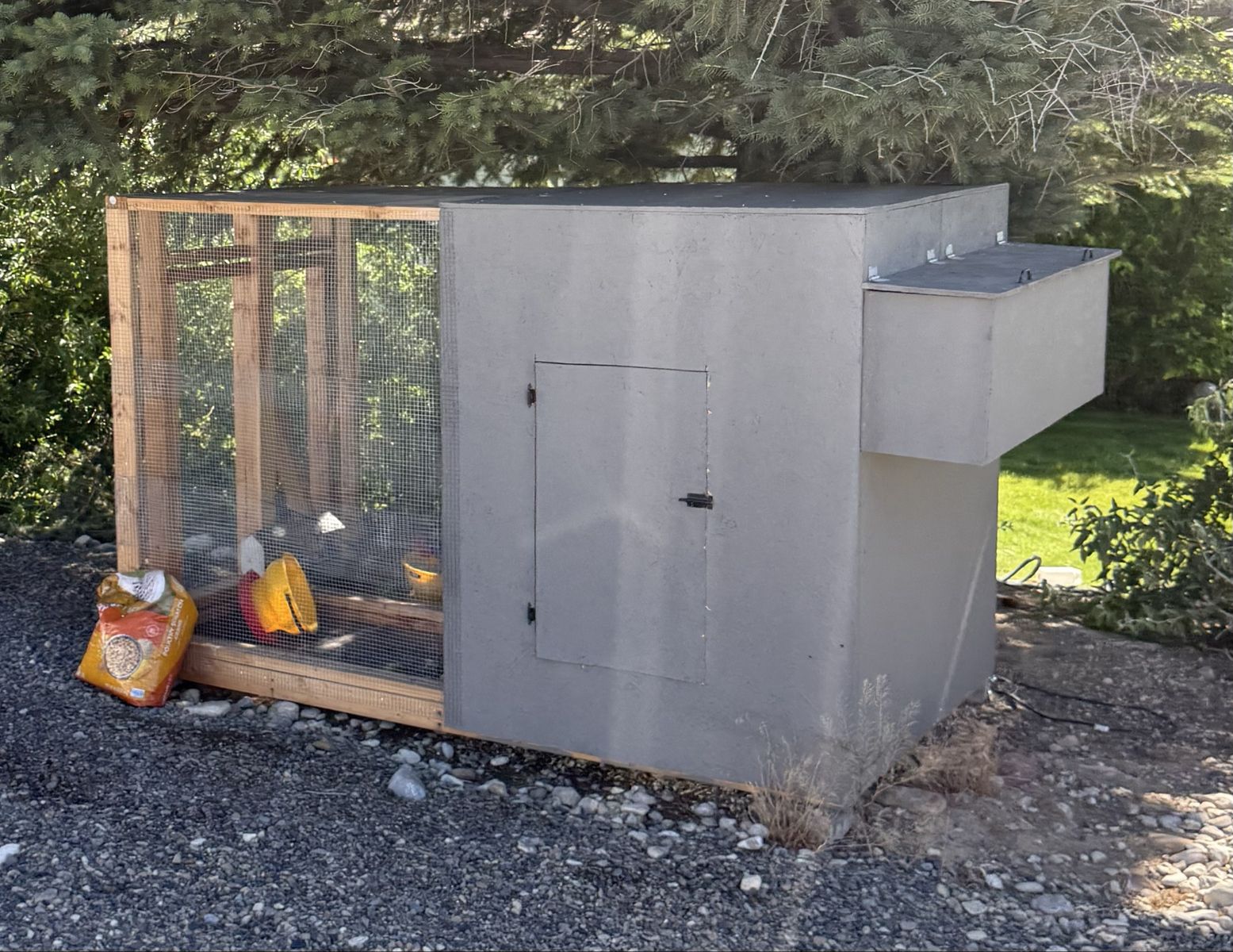 Large Chicken Coop with Enclosed Run and Nesting Boxes - Ready for Your Flock!