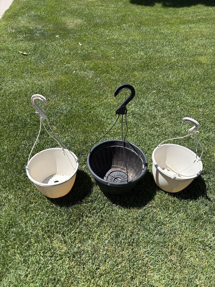 Hanging baskets/planter pots $3 each