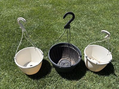 Hanging baskets/planter pots $3 each