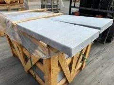 Coping de Mármol Blue Island Bullnose 12" x 24" x 1.25" – $30.39 por pieza