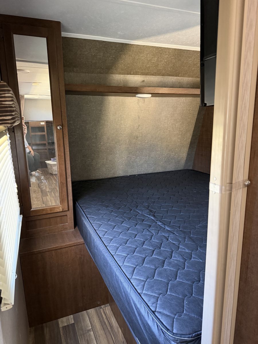 Main image 11